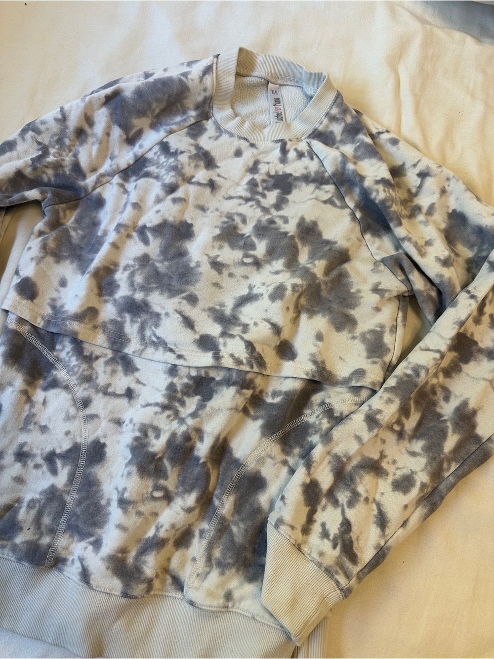 Latched Mama Gray & White Tie-Dye Pullover Sweatshirt